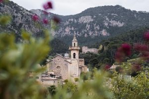 Descubre los pueblos con encanto en Mallorca más auténticos, desde la Serra de Tramuntana hasta el interior rural.